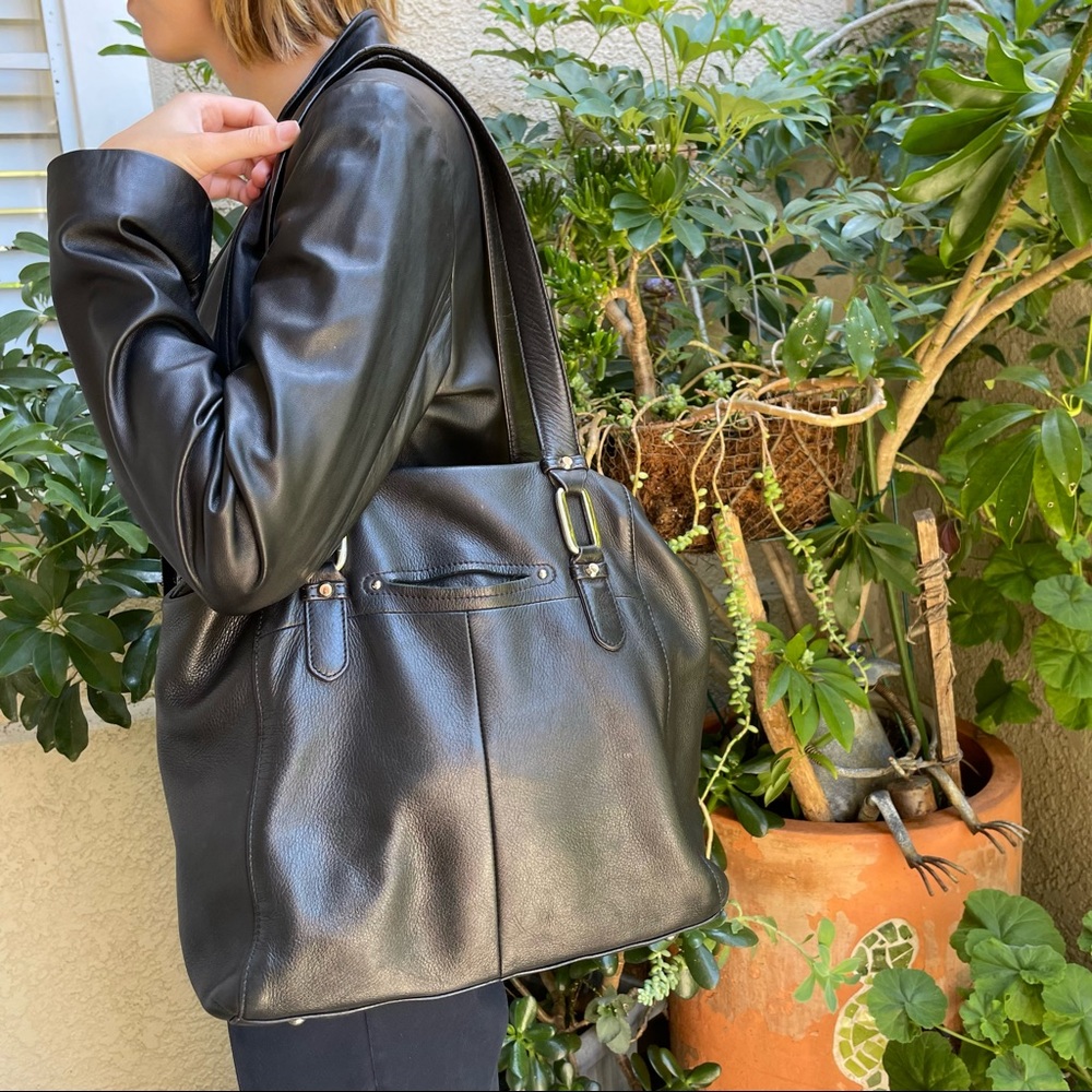 Vintage black/gold B.Makowsky pebbled leather bag